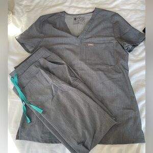 Figs Charcoal Scrub Set with Aqua Tie